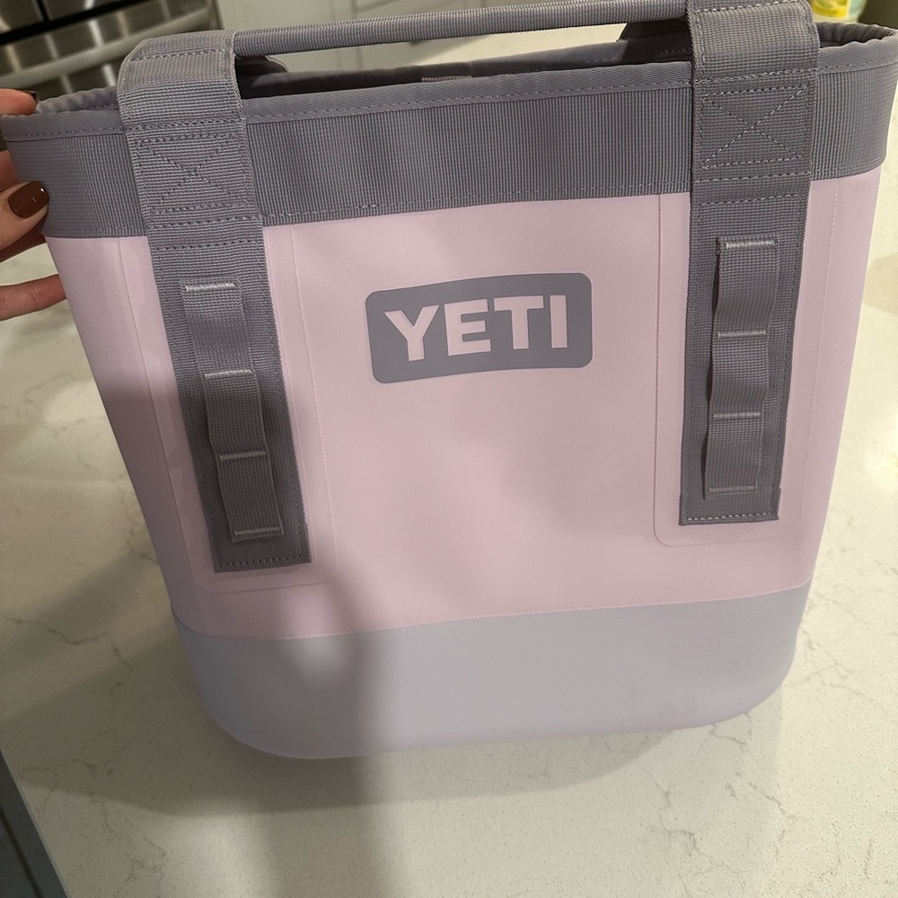 YETI Camino 20 cherry blossom